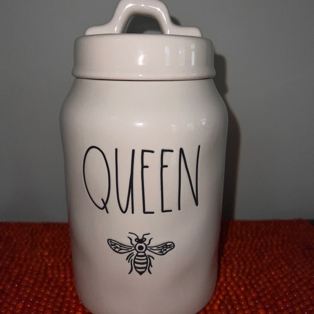 Rae Dunn Medium Size QUEEN BEE Canister 🐝
